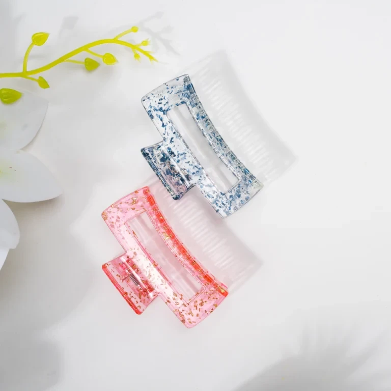 Cut Out Jaw Clip – Clear with Blue Fleck